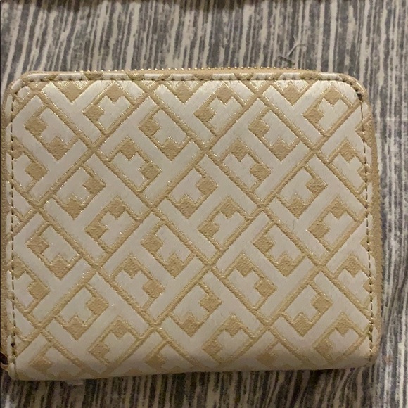 Gold zip around Tommy Hilfiger wallet  brand new - Picture 5 of 8
